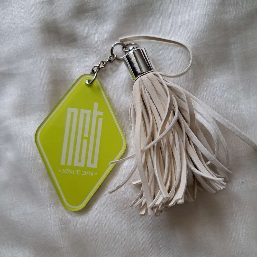 NCT Keychain - Picture 2 of 2